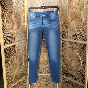 Women’s low rise stretchy jeans